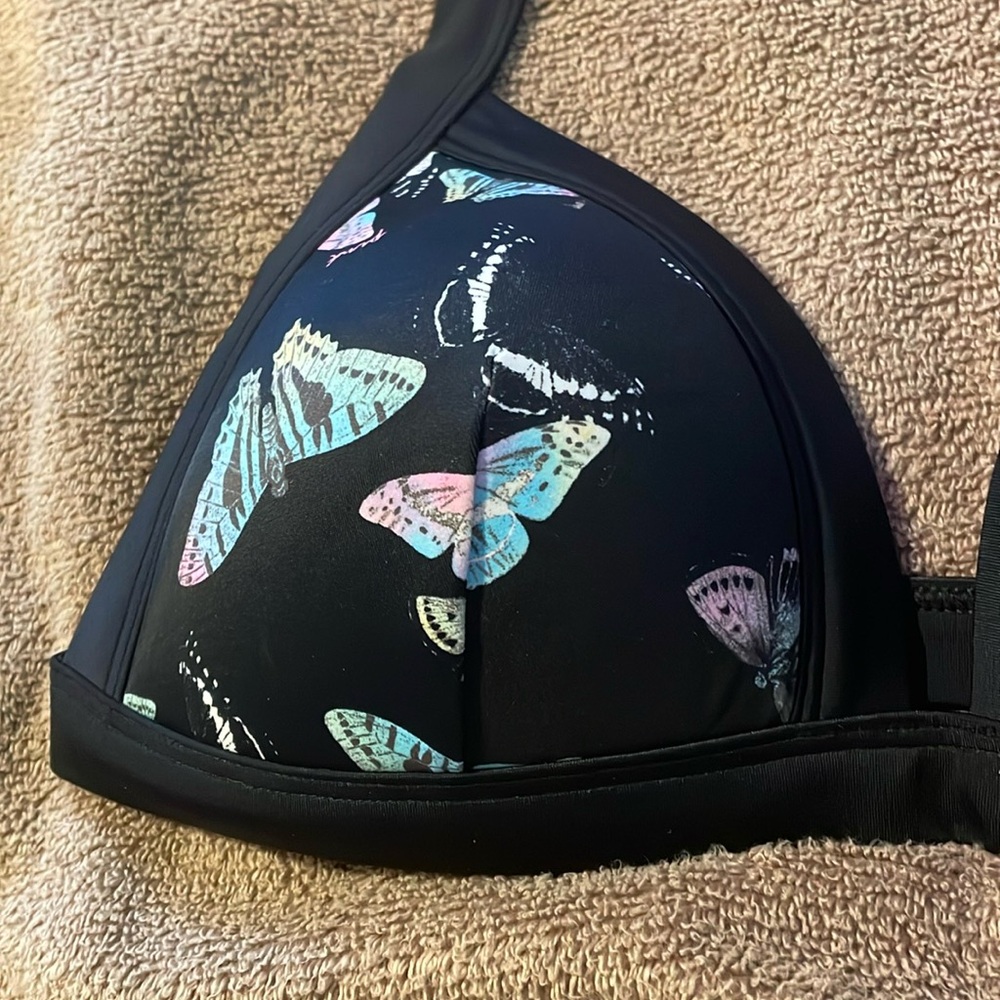 From PINK. Size xl. Super cute black background with pretty butterflies
